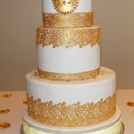 wedding cake dentelle dorée