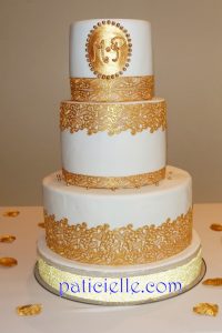 wedding cake dentelle dorée