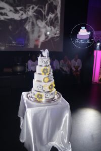 Wedding cake fleurs jaune gris
